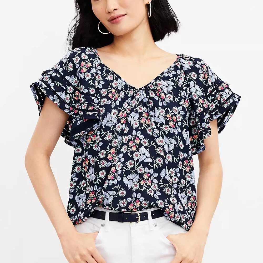 🌸 LOFT Floral Ruffle Sleeve Blouse – Size M